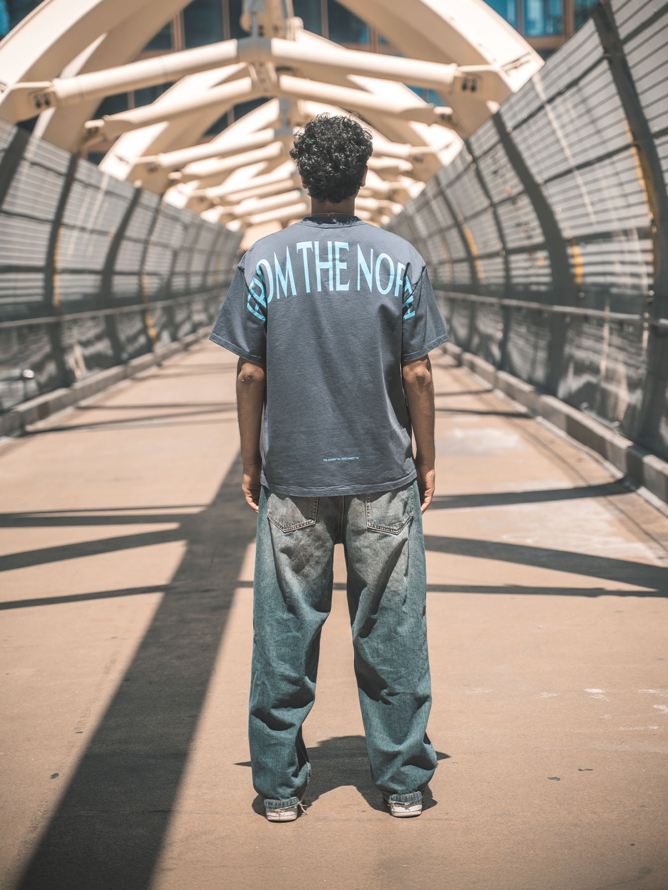 Model is 6'1" wearing size M
