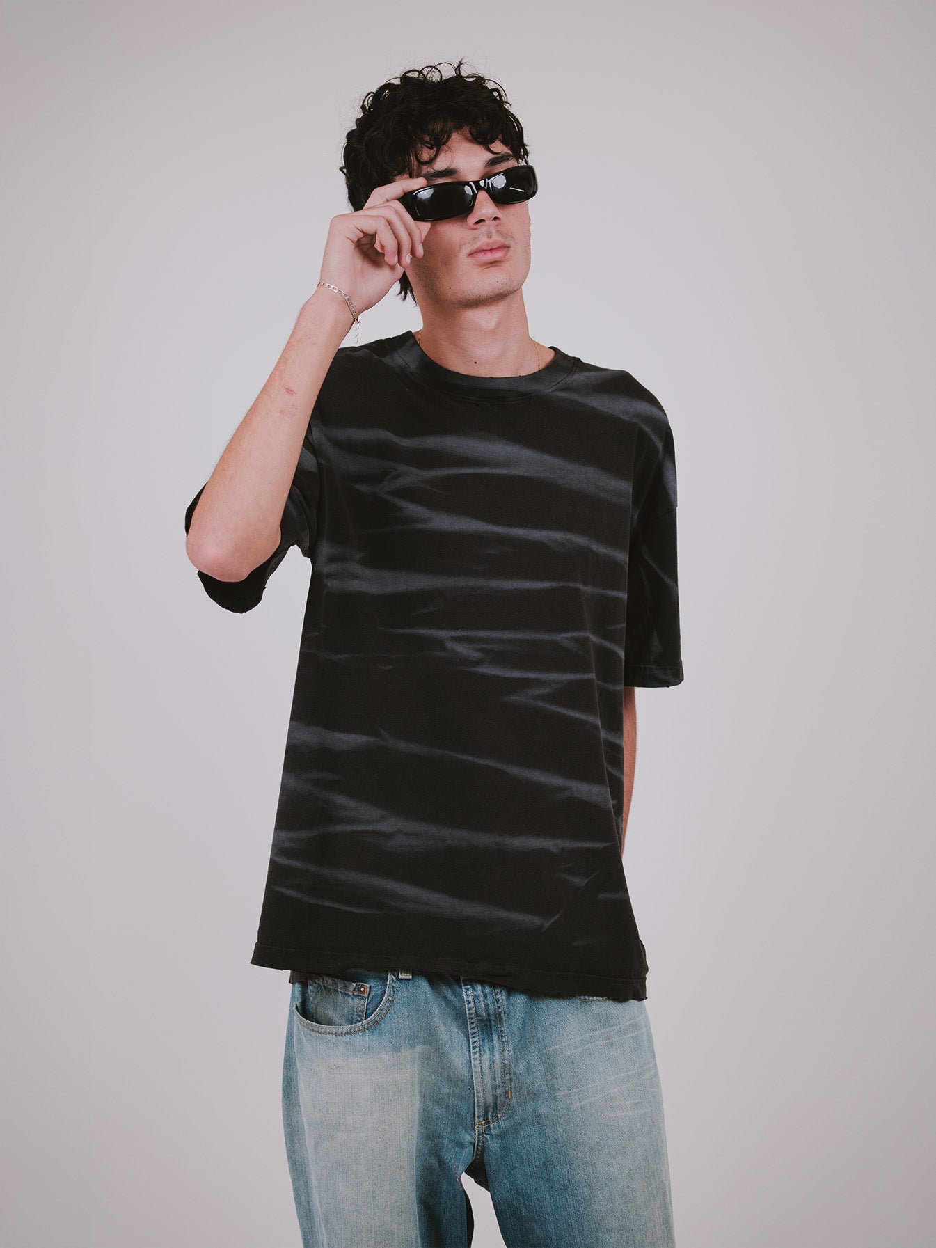 Model is 6'1" wearing size L